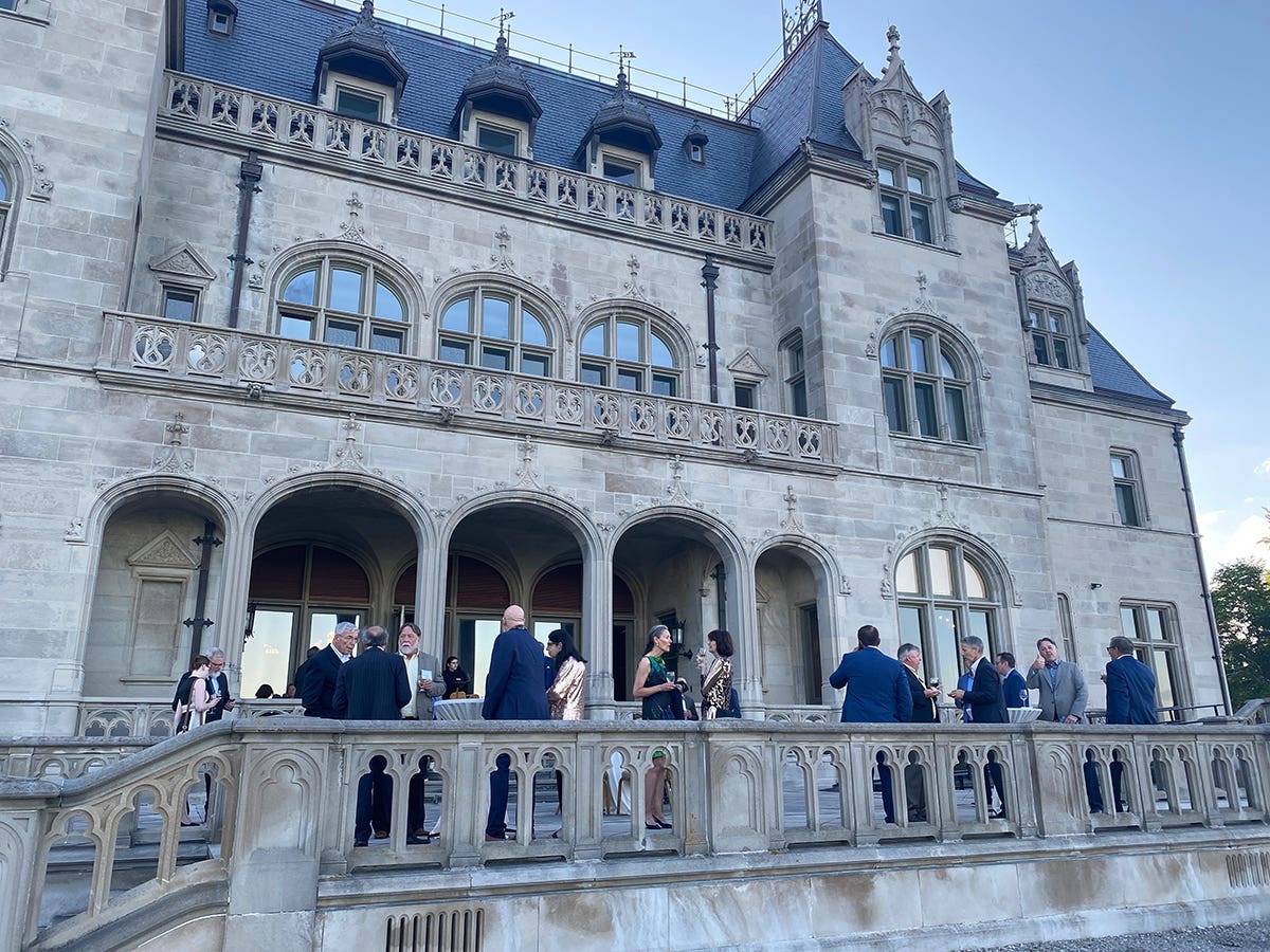 cocktail-party-crowd-exterior.jpg