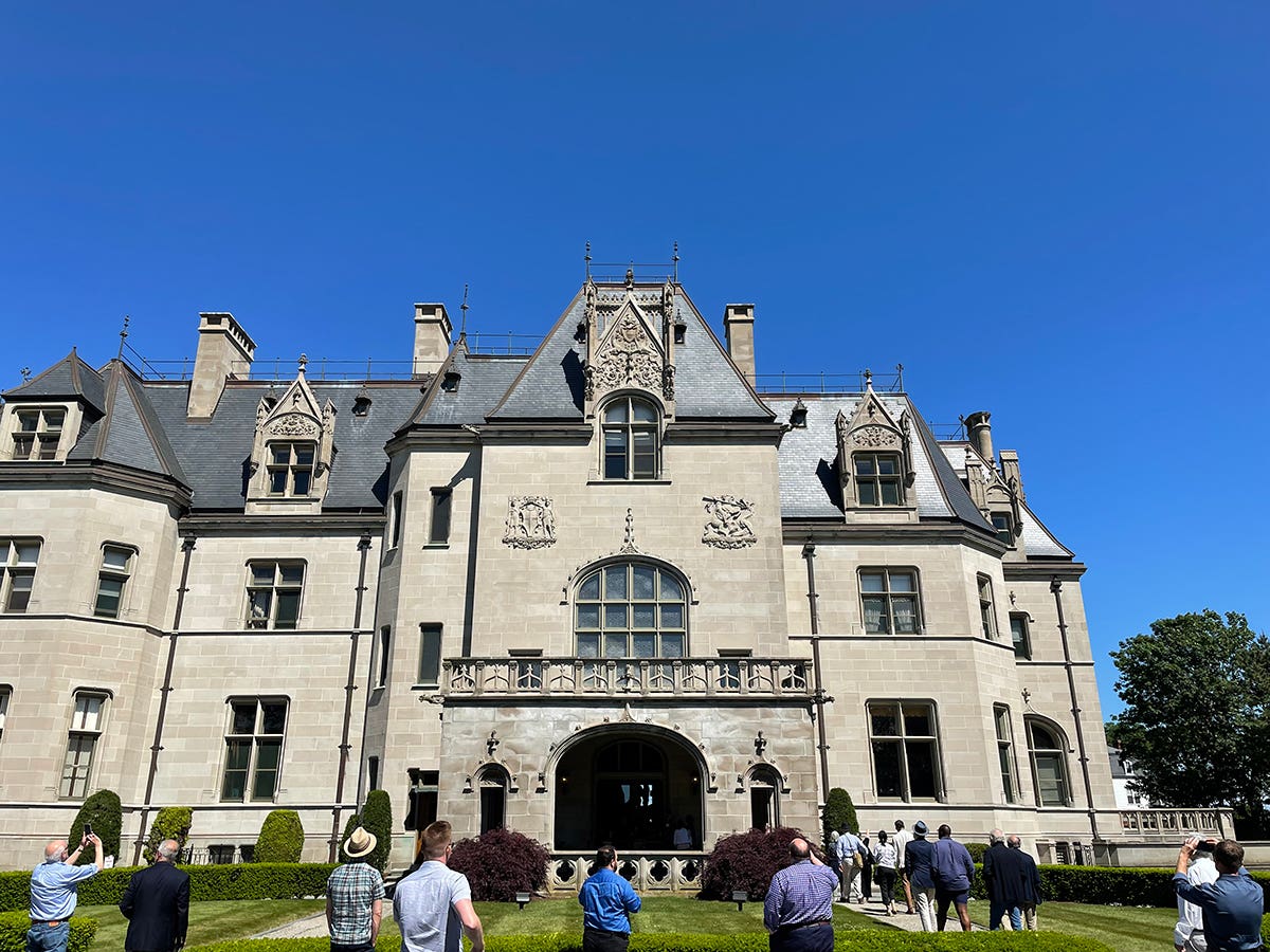 salve-tour-exterior-1200.jpg